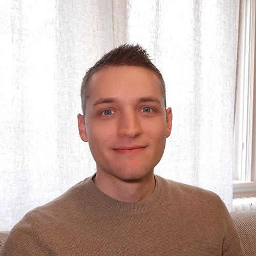 Alexander Solman Andersson tar en selfie eftersom han arbetar med utveckling.